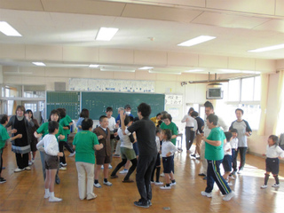 第2回岩田小学校で笑いヨガ 第2回岩田小学校で笑いヨガ