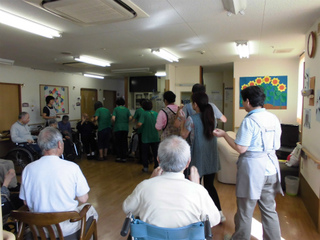 第3回「かつらぎの家」でラフターヨガ♪ 第3回「かつらぎの家」でラフターヨガ♪