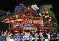 境内に集まった各町の屋台 境内に集まった各町の屋台