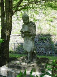 旧「龍山北小学校」の二宮金次郎像 旧「龍山北小学校」の二宮金次郎像