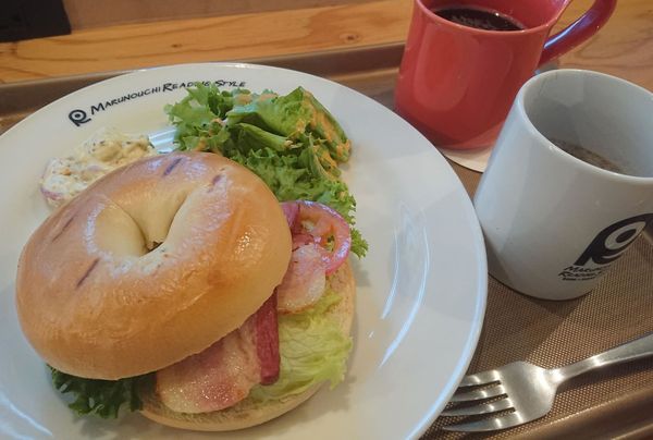 東京駅、ブックカフェ 2軒 コーヒーを飲みながら、店内の本を読めるって幸せ♪ 東京駅、ブックカフェ 2軒 コーヒーを飲みながら、店内の本を読めるって幸せ♪