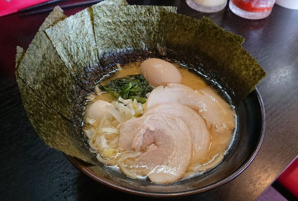 800mの間にラーメン店3軒。上石田町の笠井街道沿いでは、いろいろなラーメンが楽しめます。 800mの間にラーメン店3軒。上石田町の笠井街道沿いでは、いろいろなラーメンが楽しめます。