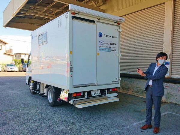 リモコン電動リアドア 実演 トラック荷役作業の省力化へ ~i-SKIP DOOR いそのボディ~ リモコン電動リアドア 実演 トラック荷役作業の省力化へ ~i-SKIP DOOR いそのボディ~