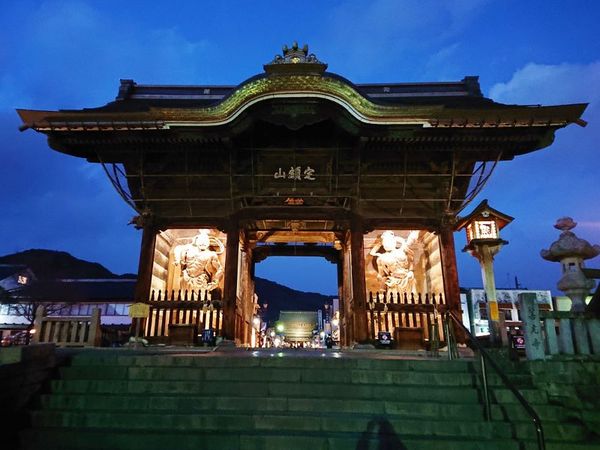 密らない!GO TO ① 善光寺 仁王門・山門 密らない!GO TO ① 善光寺 仁王門・山門