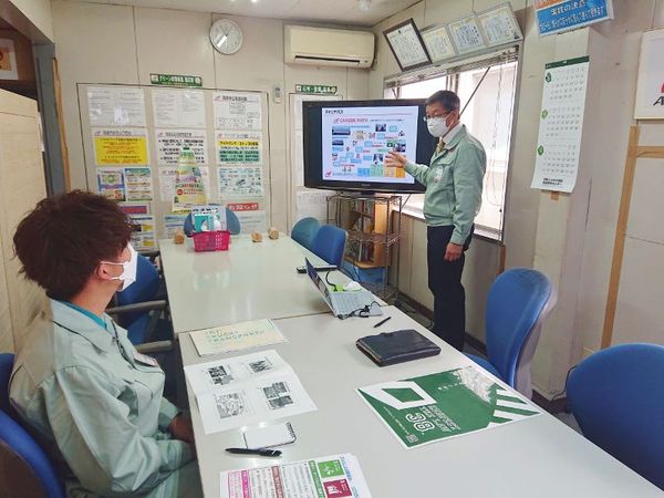 新卒高校生入社。2022年度『入社式』を執り行いました。 新卒高校生入社。2022年度『入社式』を執り行いました。