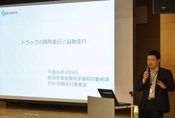 法律では公道での無人走行は不可。では、自動運転をどう実現するのか? 法律では公道での無人走行は不可。では、自動運転をどう実現するのか?