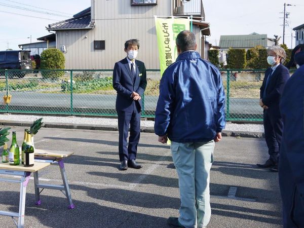 2020年最後の納車式を執り行いました。 工場間輸送向け 4トンウイングトラックです。 2020年最後の納車式を執り行いました。 工場間輸送向け 4トンウイングトラックです。