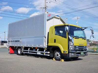 2020年最後の納車式を執り行いました。 工場間輸送向け 4トンウイングトラックです。 2020年最後の納車式を執り行いました。 工場間輸送向け 4トンウイングトラックです。