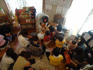 えほん文庫さんのハロウィンパーティー♪へ