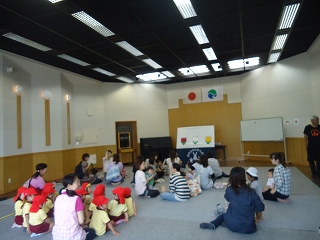 伊佐見子育てサロン(伊佐見公民館ホール)