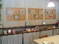 ペーパーイラスト展開催中!