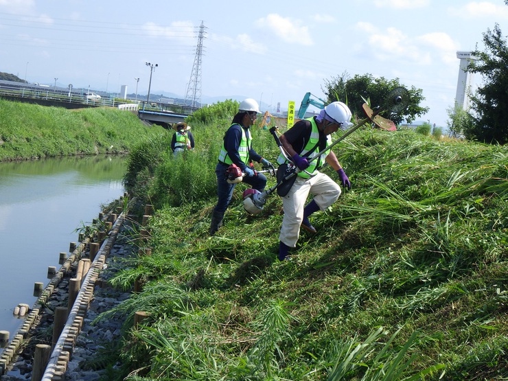 建設事業協同組合が河川美化活動を実施しました！