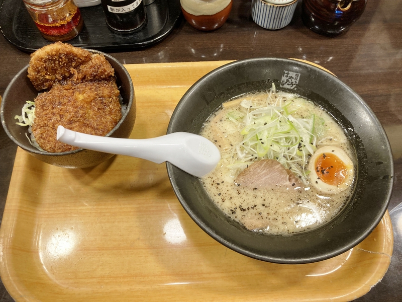 麵屋はやたろう上島店 白旨ラーメンとミニソースカツ丼 麵屋はやたろう上島店 白旨ラーメンとミニソースカツ丼