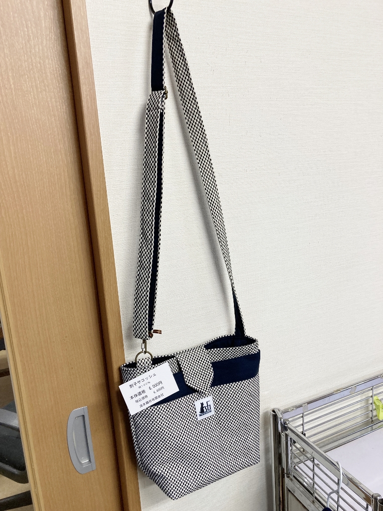 大きめサコッシュ 大きめサコッシュ