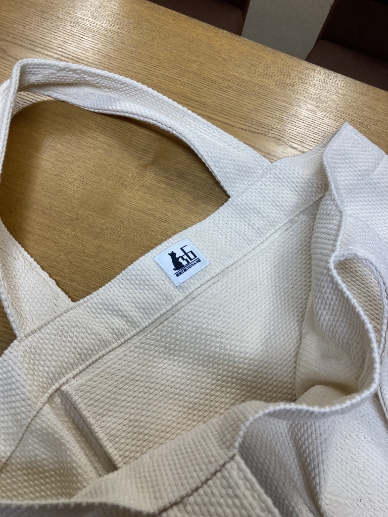 内部に大型ポケット 内部に大型ポケット