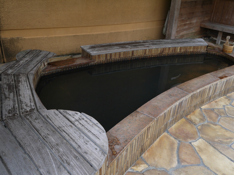 舘山寺温泉の無料の足湯スポット1 「ダイダラボッチの足湯」の営業時間・駐車場情報