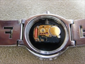 FENDI腕時計の修理をしました。【分解掃除・電池交換】