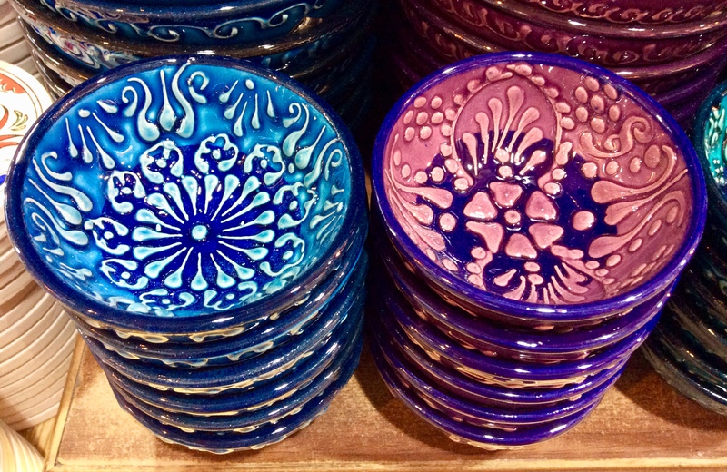 【トルコ製 花柄の陶器】