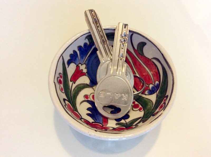 【トルコ製 花柄の陶器】
