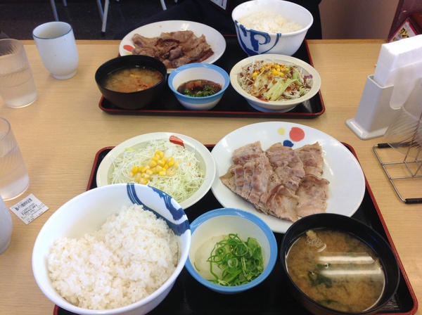 人生で3回目の松屋に行って豚バラ焼肉定食を食べました。ご飯は特盛で! 人生で3回目の松屋に行って豚バラ焼肉定食を食べました。ご飯は特盛で!