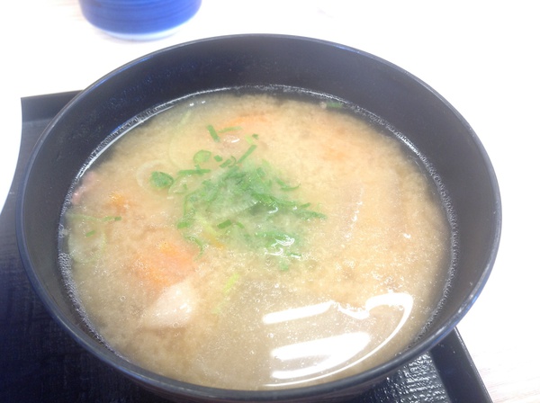 どうせチェーン店だと侮ってお店に入ってみたら、美味しいかつ丼でした。 どうせチェーン店だと侮ってお店に入ってみたら、美味しいかつ丼でした。