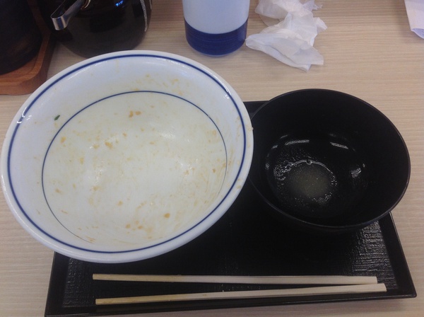 どうせチェーン店だと侮ってお店に入ってみたら、美味しいかつ丼でした。 どうせチェーン店だと侮ってお店に入ってみたら、美味しいかつ丼でした。