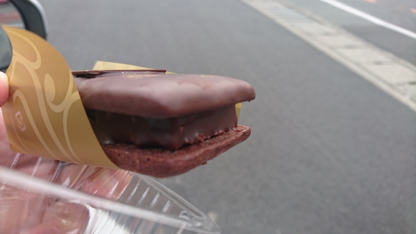 ショコラクッキーサンド(オレンジピール入り) ショコラクッキーサンド(オレンジピール入り)