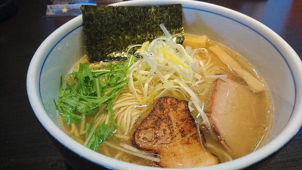 ラーメン好きですin磐田市小立野で麺処 びぎ屋 磐田店 ゆず香る白醤油らーめん ラーメン好きですin磐田市小立野で麺処 びぎ屋 磐田店 ゆず香る白醤油らーめん