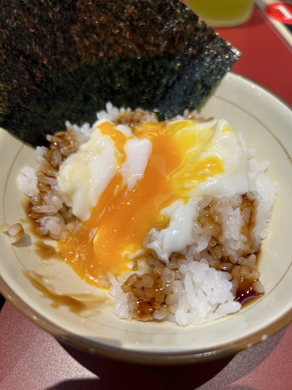 丸源ラーメンさんの味わい深い世界:熟成醤油ラーメン肉そばの魅力 丸源ラーメンさんの味わい深い世界:熟成醤油ラーメン肉そばの魅力