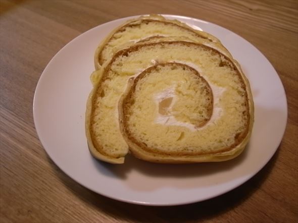 冨久屋（ふくや）のイタリアンロールを静岡の伊勢丹で並んで買った！沼津の有名なロールケーキです。