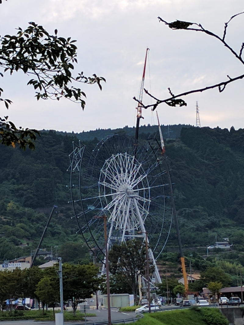 富士川サービスエリア 上り で観覧車建設中 17年春完成予定 はまぞう かね田のおもむろにブログ