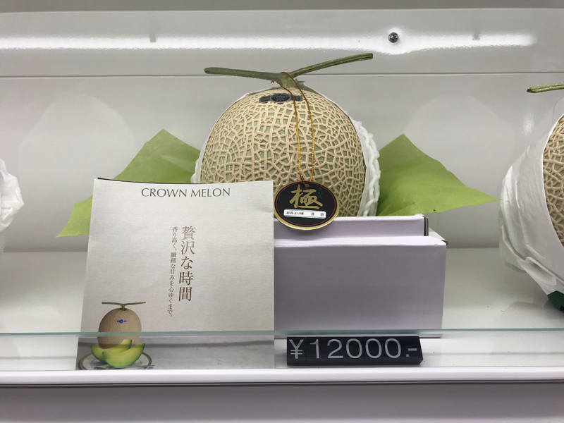 高級フルーツパーラー「ベニマン」にも袋井市のクラウンメロンが! 高級フルーツパーラー「ベニマン」にも袋井市のクラウンメロンが!