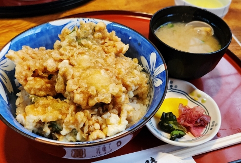 魚屋が作る牡蠣天丼の隠し味 魚屋が作る牡蠣天丼の隠し味
