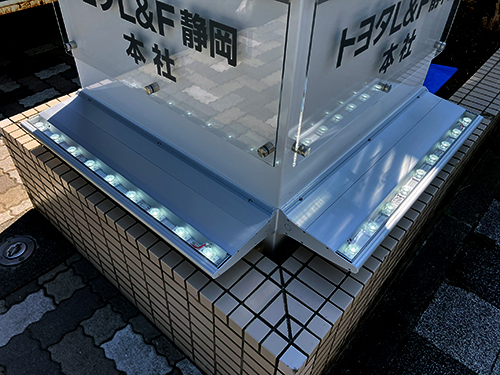 野立看板。 野立看板。