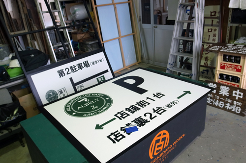 真鍮製腐蝕銘板。 真鍮製腐蝕銘板。