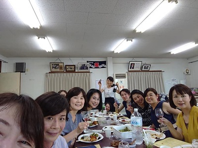 アウトドア風ワイン会は 4時ごろから (^o^) アウトドア風ワイン会は 4時ごろから (^o^)