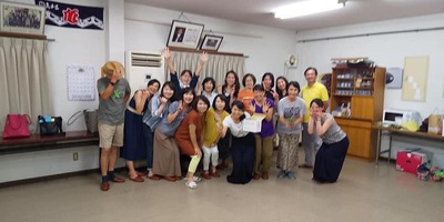 アウトドア風ワイン会は 4時ごろから (^o^) アウトドア風ワイン会は 4時ごろから (^o^)
