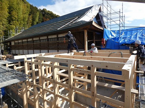 菊川市　応声教院様　復元新調建前　本堂左側