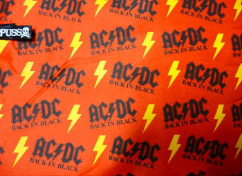 UKライセンス ★AC/DC エーシーディーシー Tシャツ 定番ロゴ 正規品   ACDC #ロックTシャツ