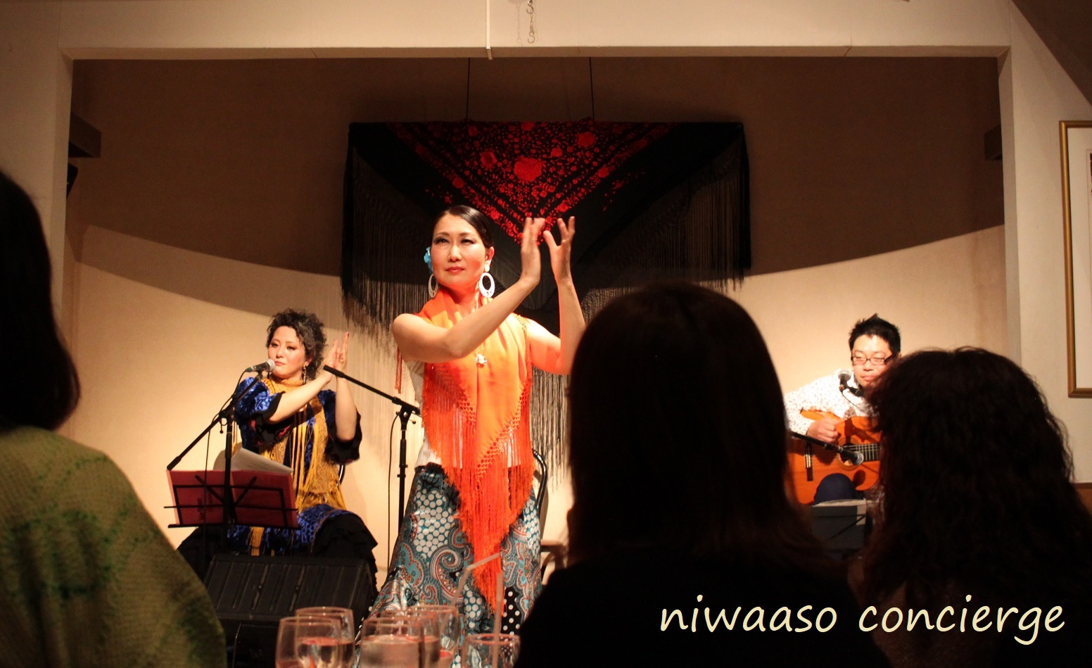 Sabor Flamencoの生ライブを堪能!!　はじけるMCに大笑い、迫力のダンスと歌声､ギター、サイコー!!