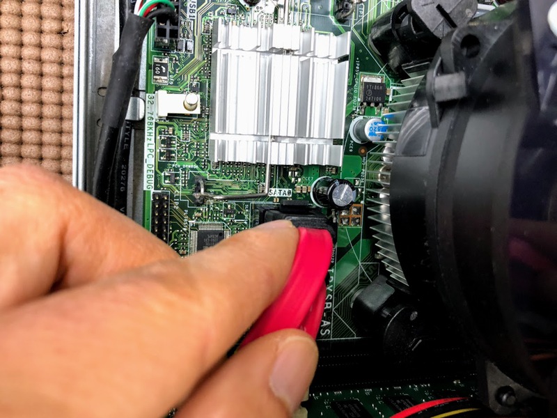 EPSON デスクトップパソコン Endeavor AY321S 黒い画面で起動しない! 修理完了 EPSON デスクトップパソコン Endeavor AY321S 黒い画面で起動しない! 修理完了
