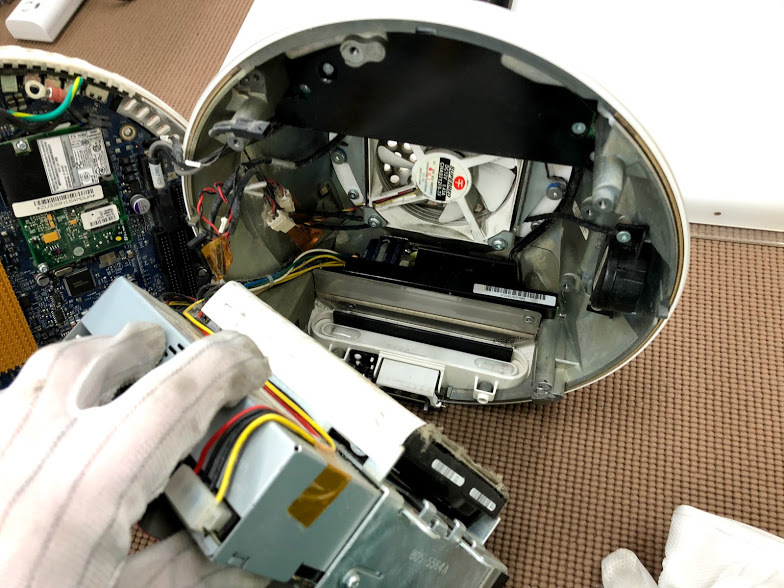 iMac G4電源が入らない!電源ユニット修理で14年前の思い出も蘇った! iMac G4電源が入らない!電源ユニット修理で14年前の思い出も蘇った!