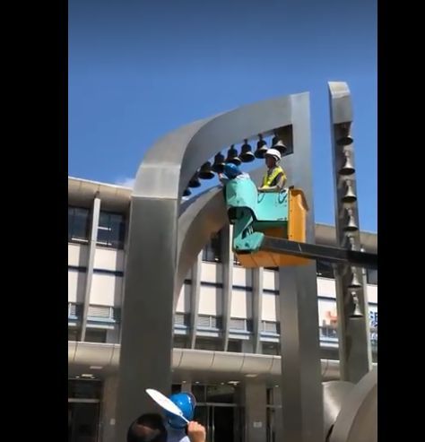 浜松駅南口のカリヨンの鐘 15時に鳴ってました! 音楽の街らしくていいですね。 浜松駅南口のカリヨンの鐘 15時に鳴ってました! 音楽の街らしくていいですね。