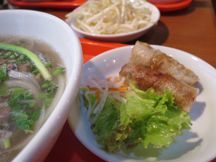 東京で「フォー (phở)」が一番うまいベトナム料理店は「ベトナムちゃん」(新大久保)。