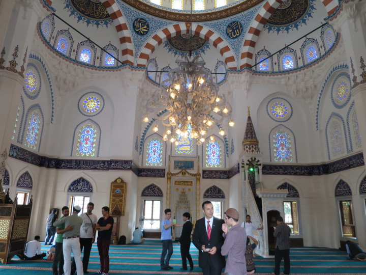 東アジア最大のモスク、東京ジャーミィ (Tokyo Camii) を見学しました。