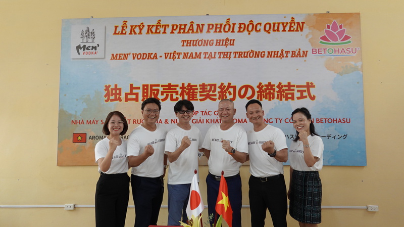 Day 8 in Vietnam, 「MEN VODKA」で超有名なAROMA社さんと「契約締結式」を行いました。