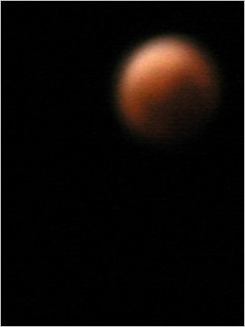 赤銅色の月