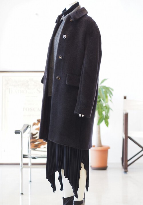 昨日よく売れたのは軽くて着やすいBeige,のリバー素材のジャケット 昨日よく売れたのは軽くて着やすいBeige,のリバー素材のジャケット
