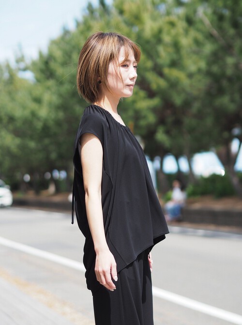 Beige,の流れるようなドレープ感のセットアップ Beige,の流れるようなドレープ感のセットアップ