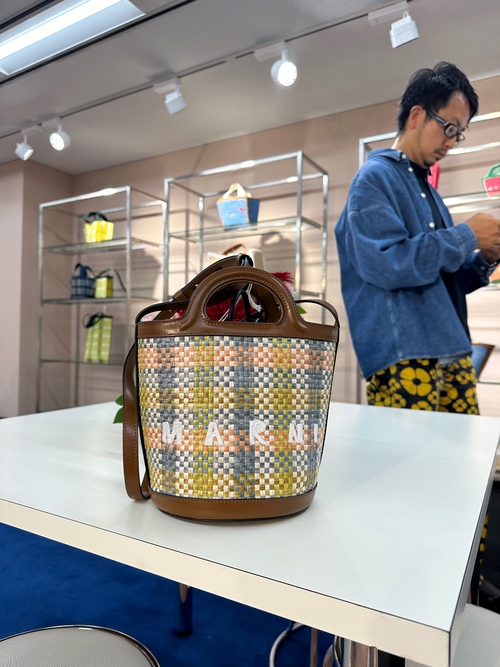 昨日売れたのはやっぱり素敵なBeige,の上等なリバー素材のジャケット+来春夏のMARNI 昨日売れたのはやっぱり素敵なBeige,の上等なリバー素材のジャケット+来春夏のMARNI